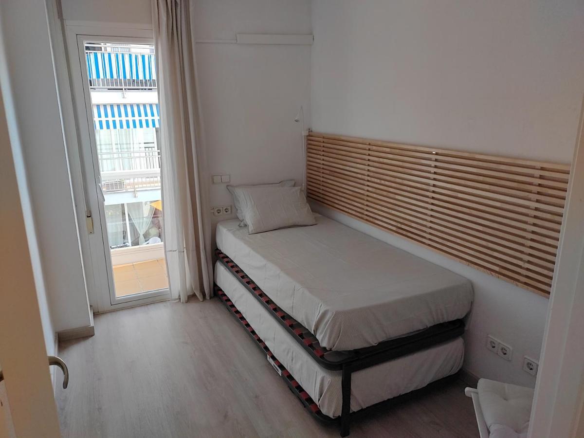 Luxury Apartment Accommodation, Next To Beach & Train Station Calella Exterior foto