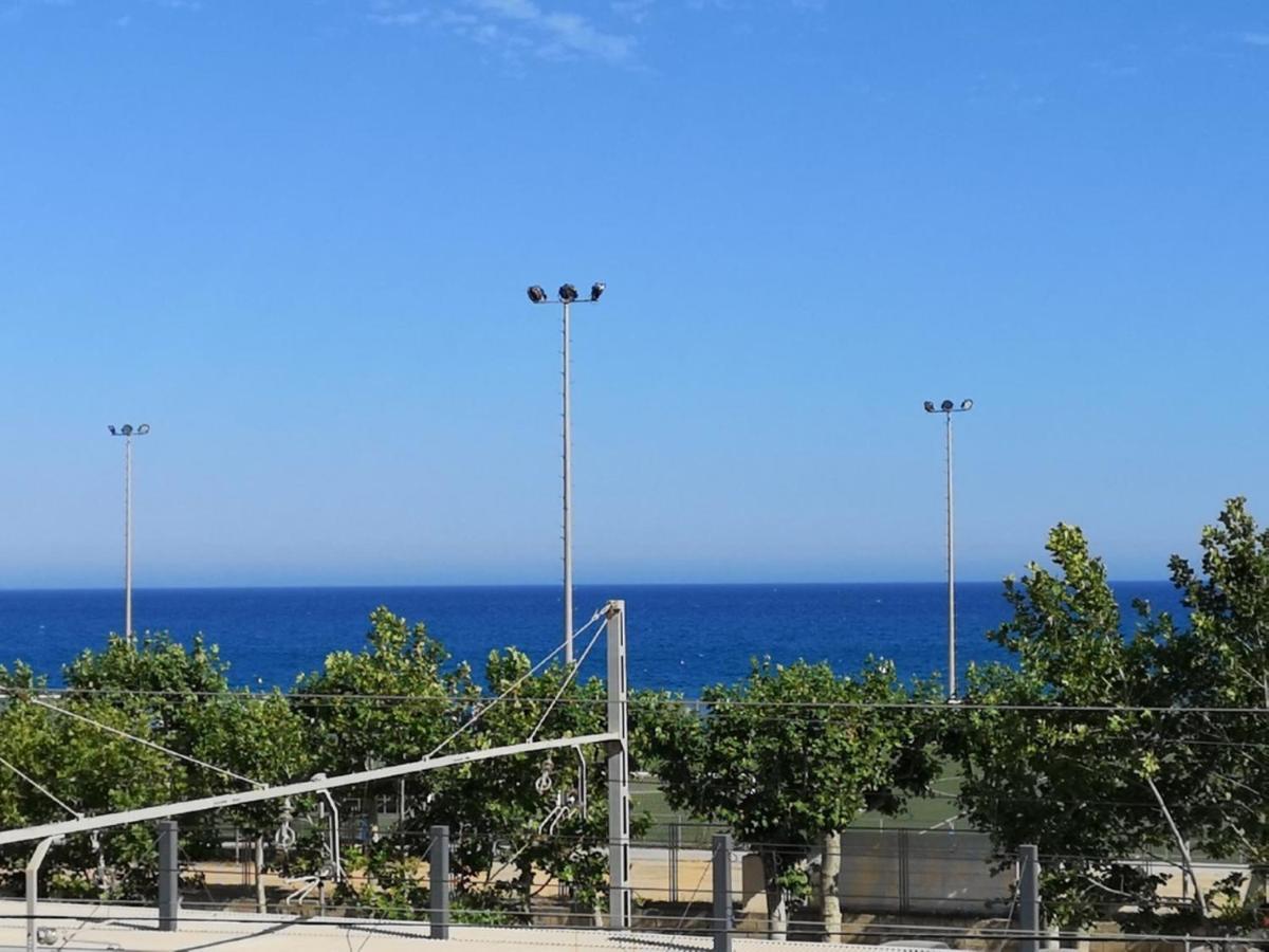 Luxury Apartment Accommodation, Next To Beach & Train Station Calella Exterior foto